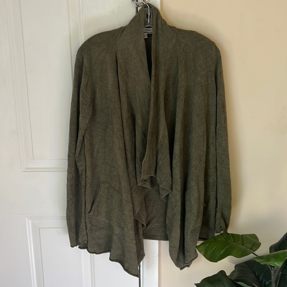 Barefoot Dreams Water fall
Olive Open Front Cardigan Size M - Picture 7 of 15